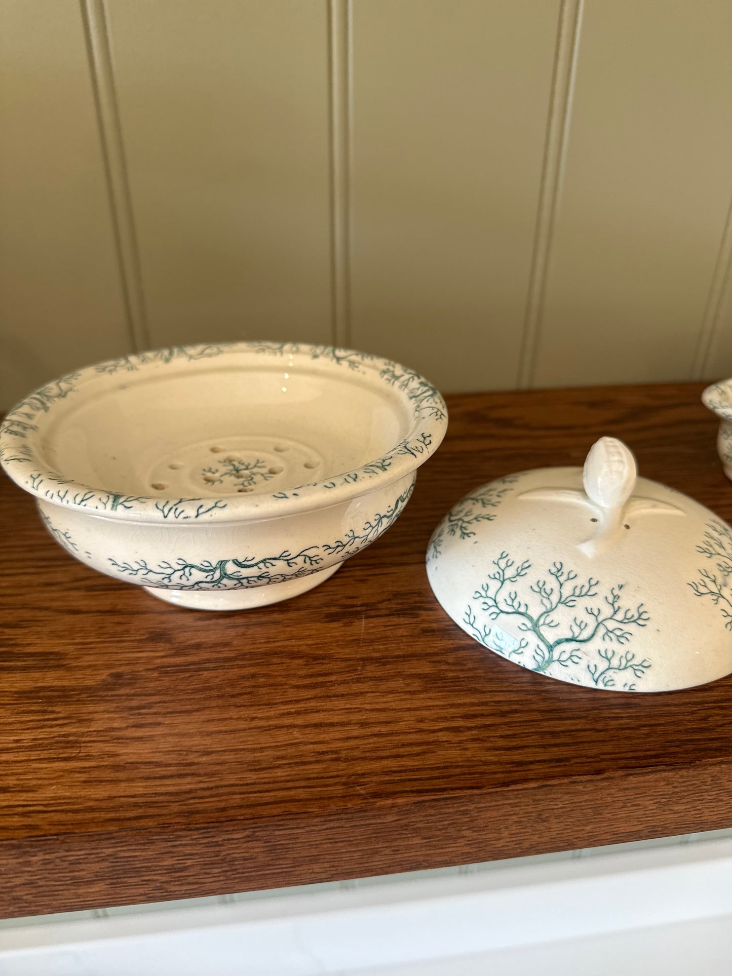 Vintage porcelain bathroom soap toothbrush container drainers