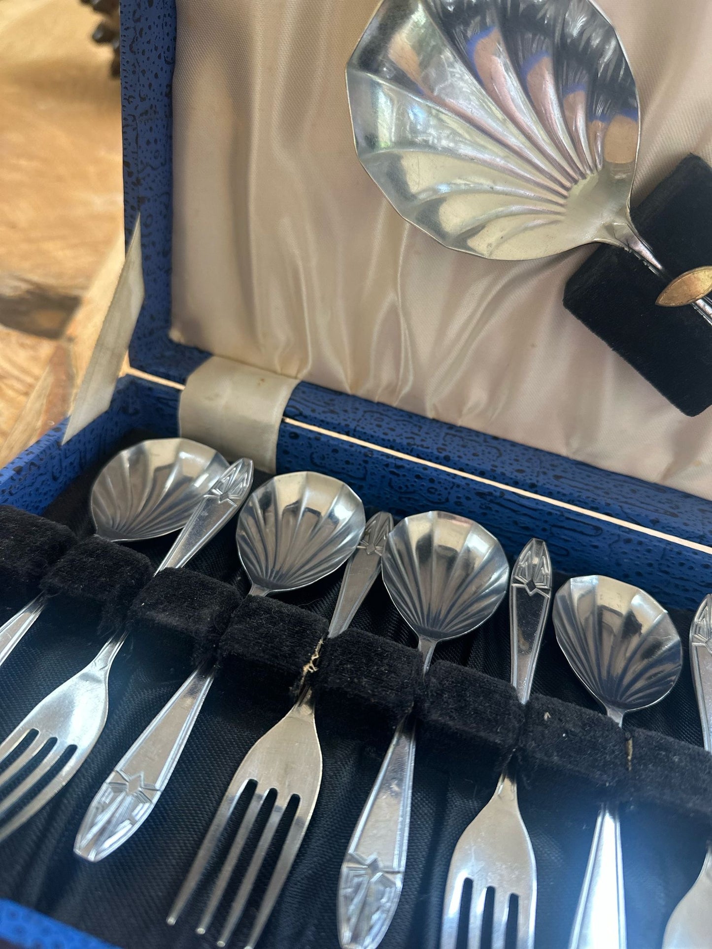shell cake π° spoons & forks & serving -6 person