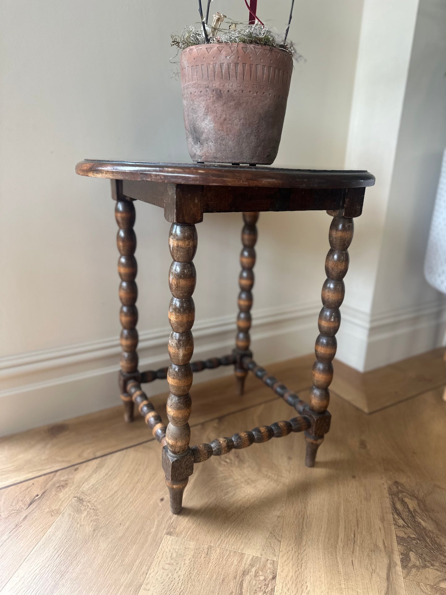 French bobbin leg side table