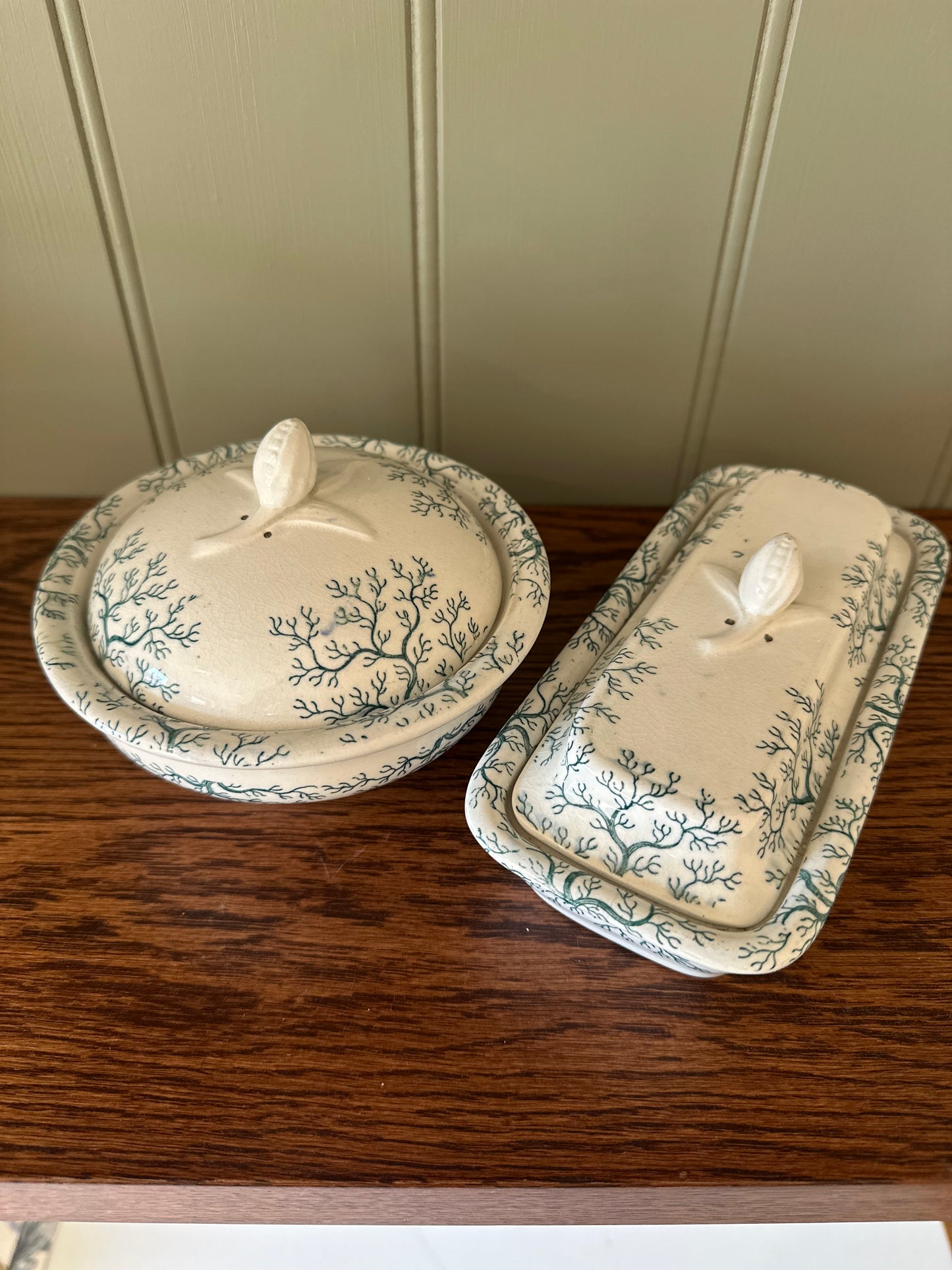 Vintage porcelain bathroom soap toothbrush container drainers