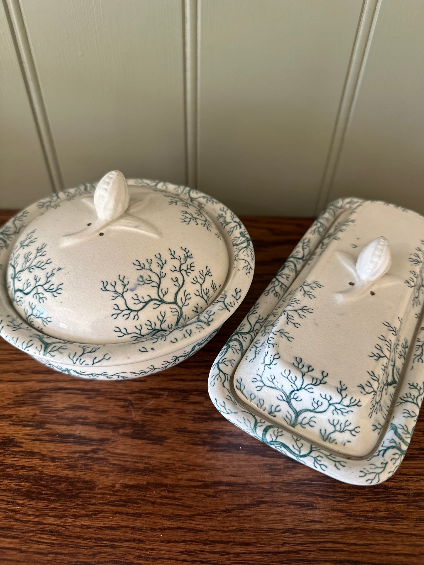 Vintage porcelain bathroom soap toothbrush container drainers