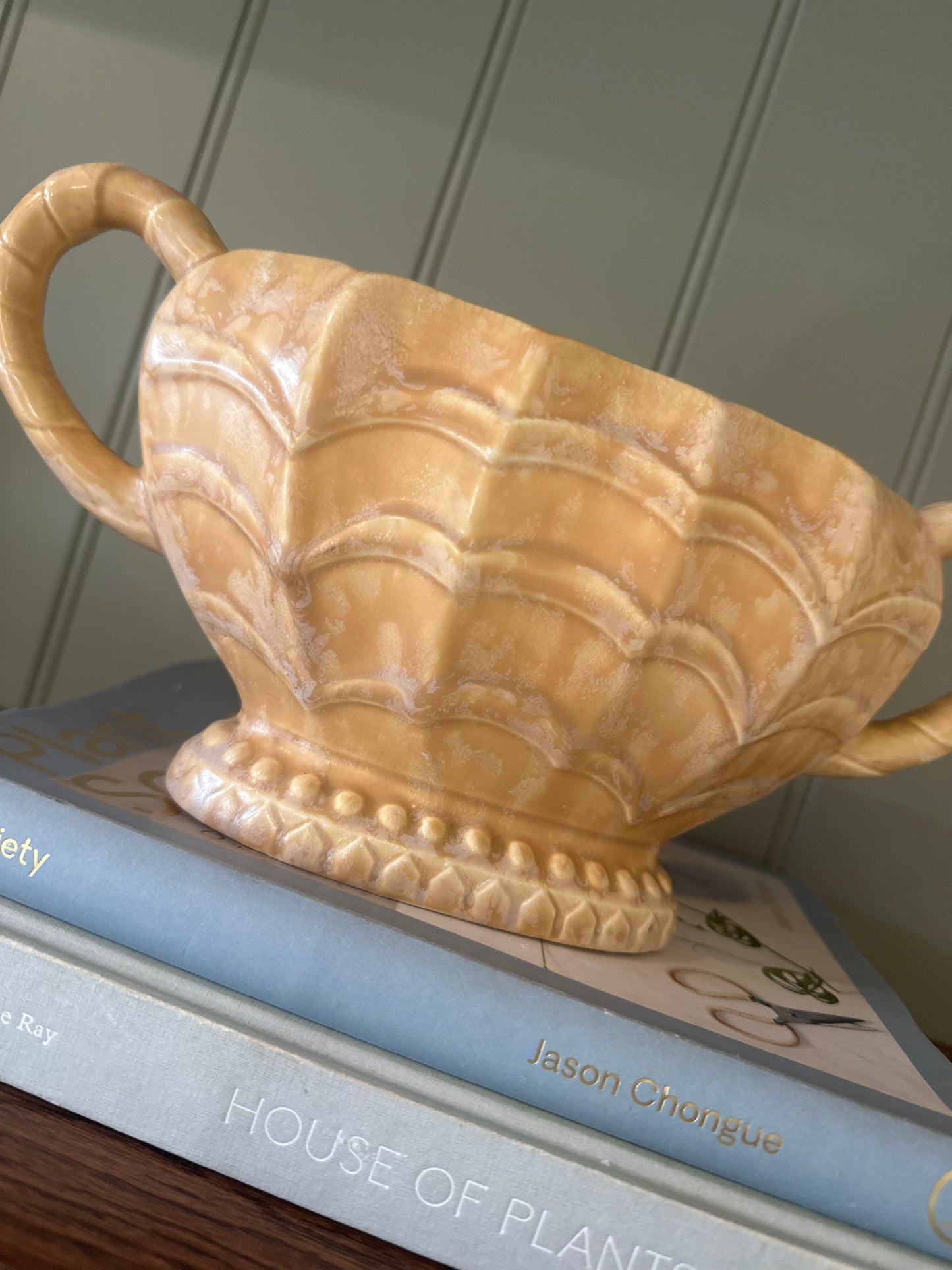 Price Bros mantle planter neutral bobbin scallop