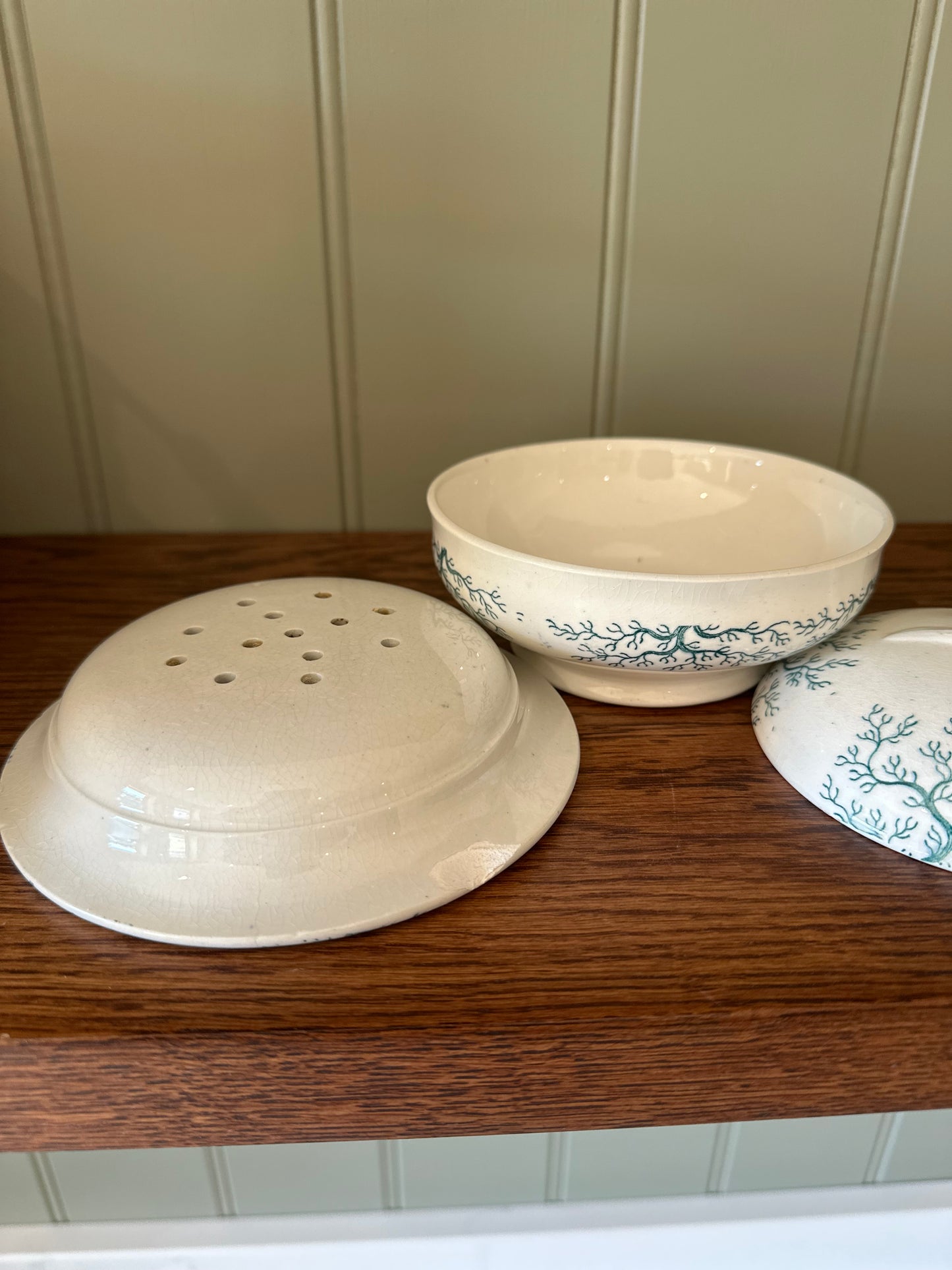 Vintage porcelain bathroom soap toothbrush container drainers