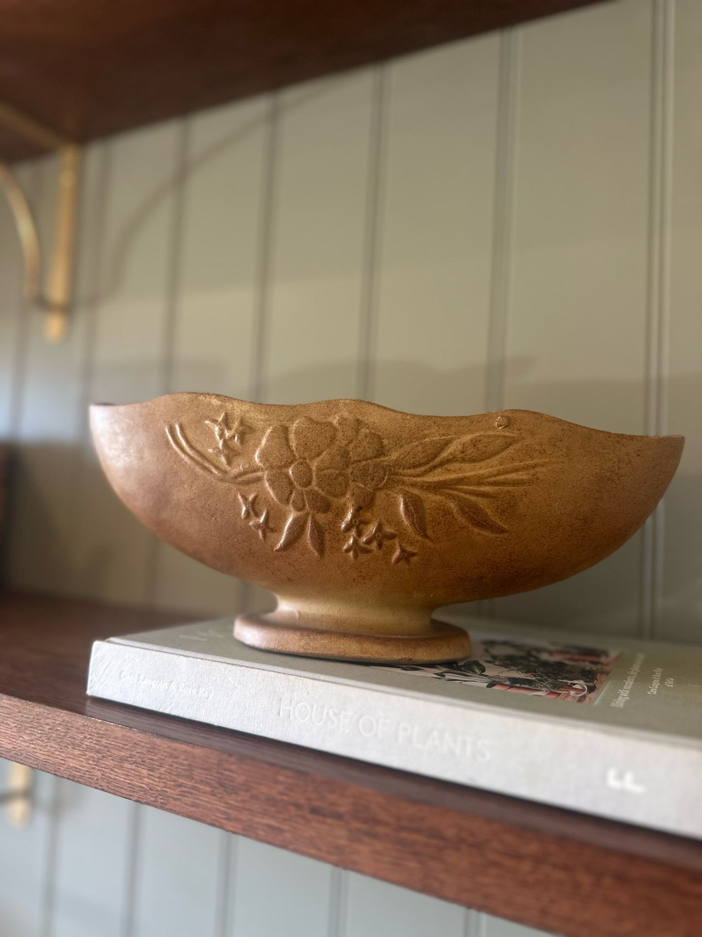 scallop top mantel vase - vintage