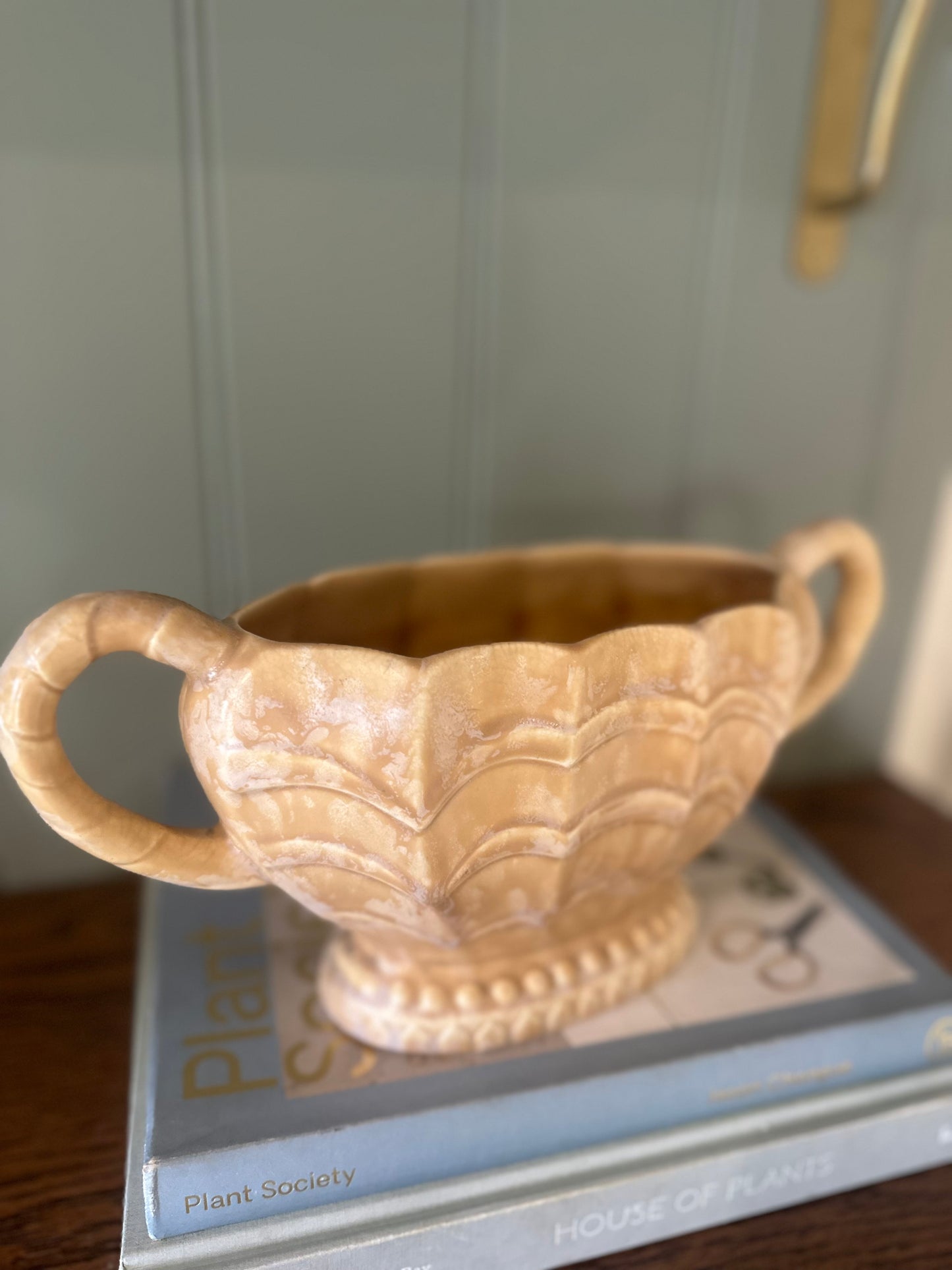 Price Bros mantle planter neutral bobbin scallop