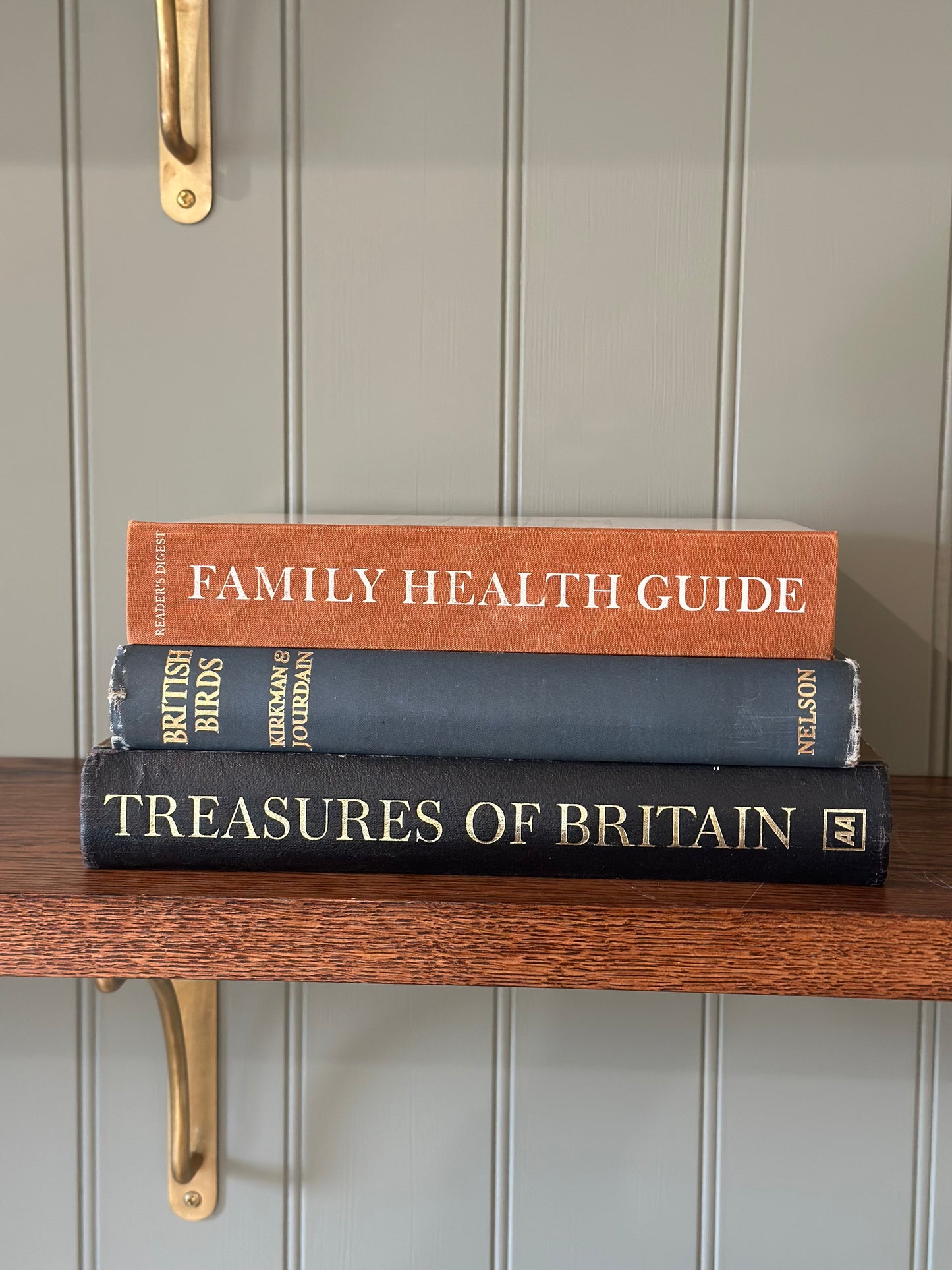 Vintage Treasures of Britain styling book gold / navy