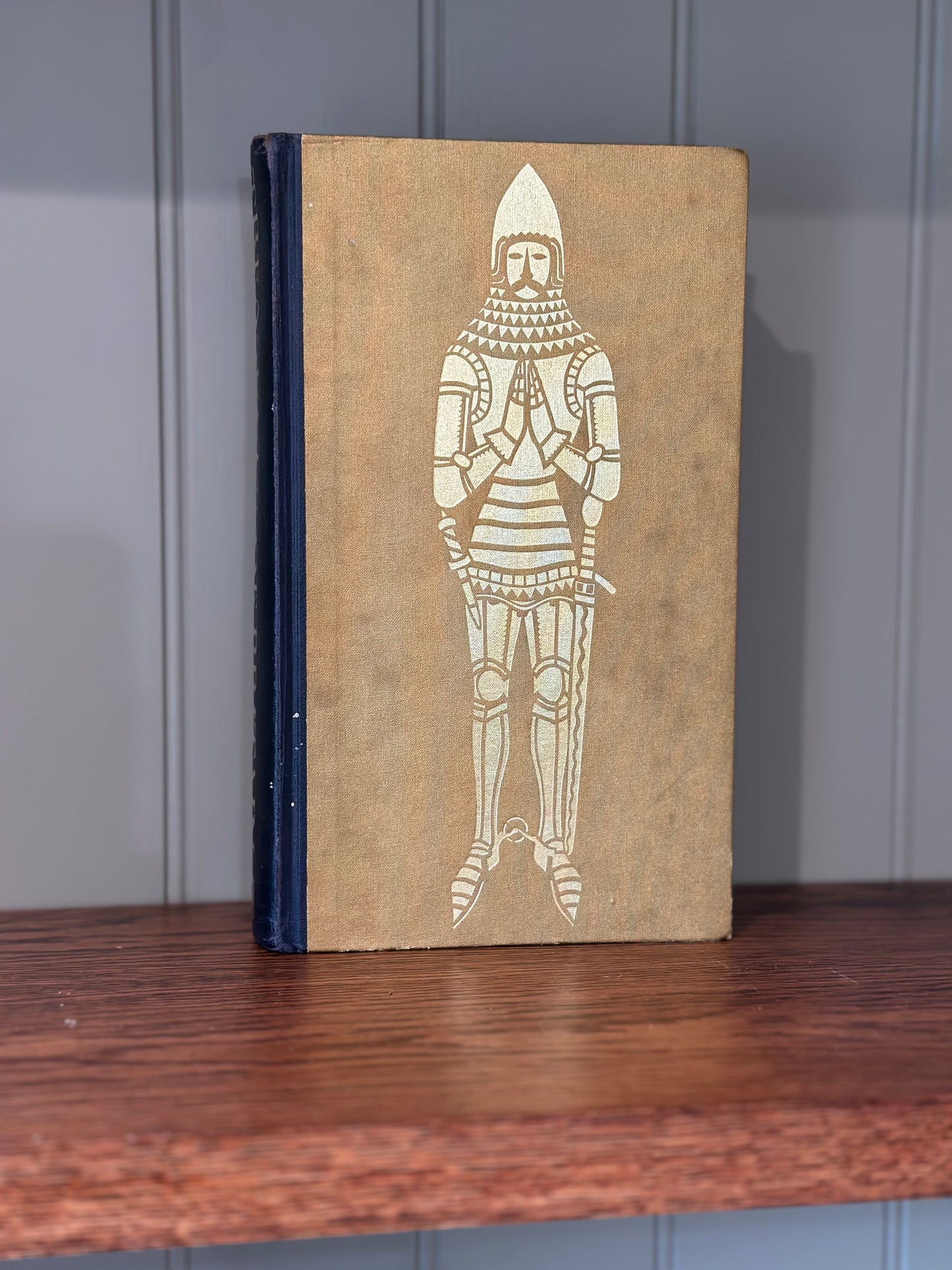 Vintage Treasures of Britain styling book gold / navy