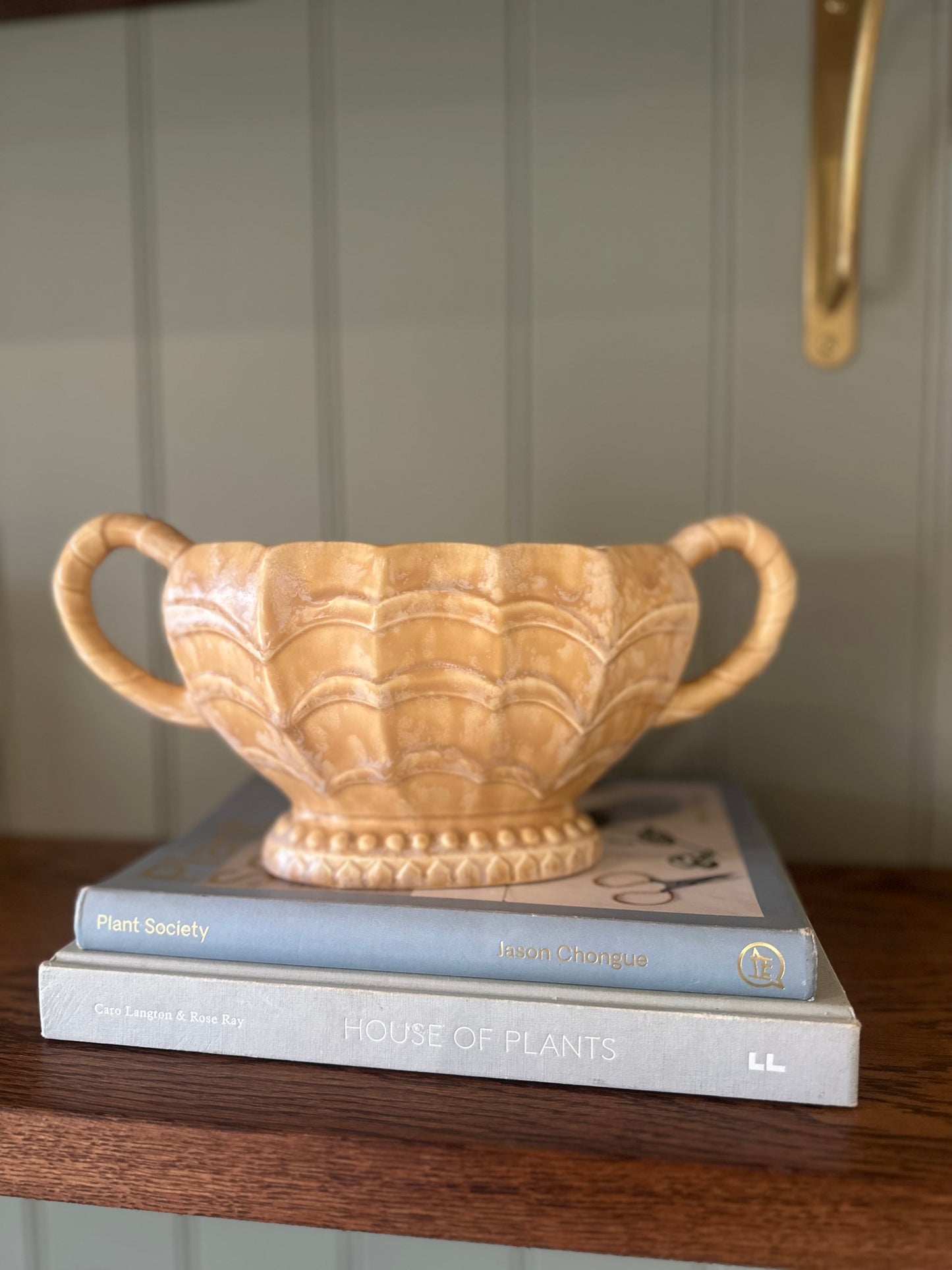 Price Bros mantle planter neutral bobbin scallop