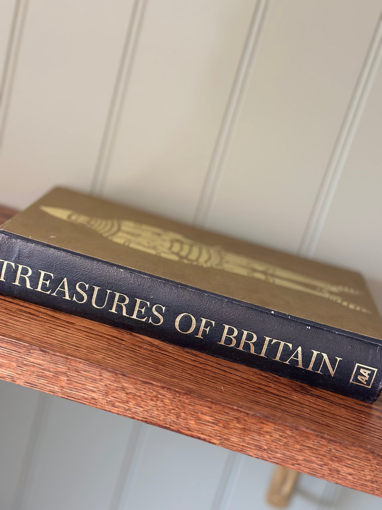 Vintage Treasures of Britain styling book gold / navy