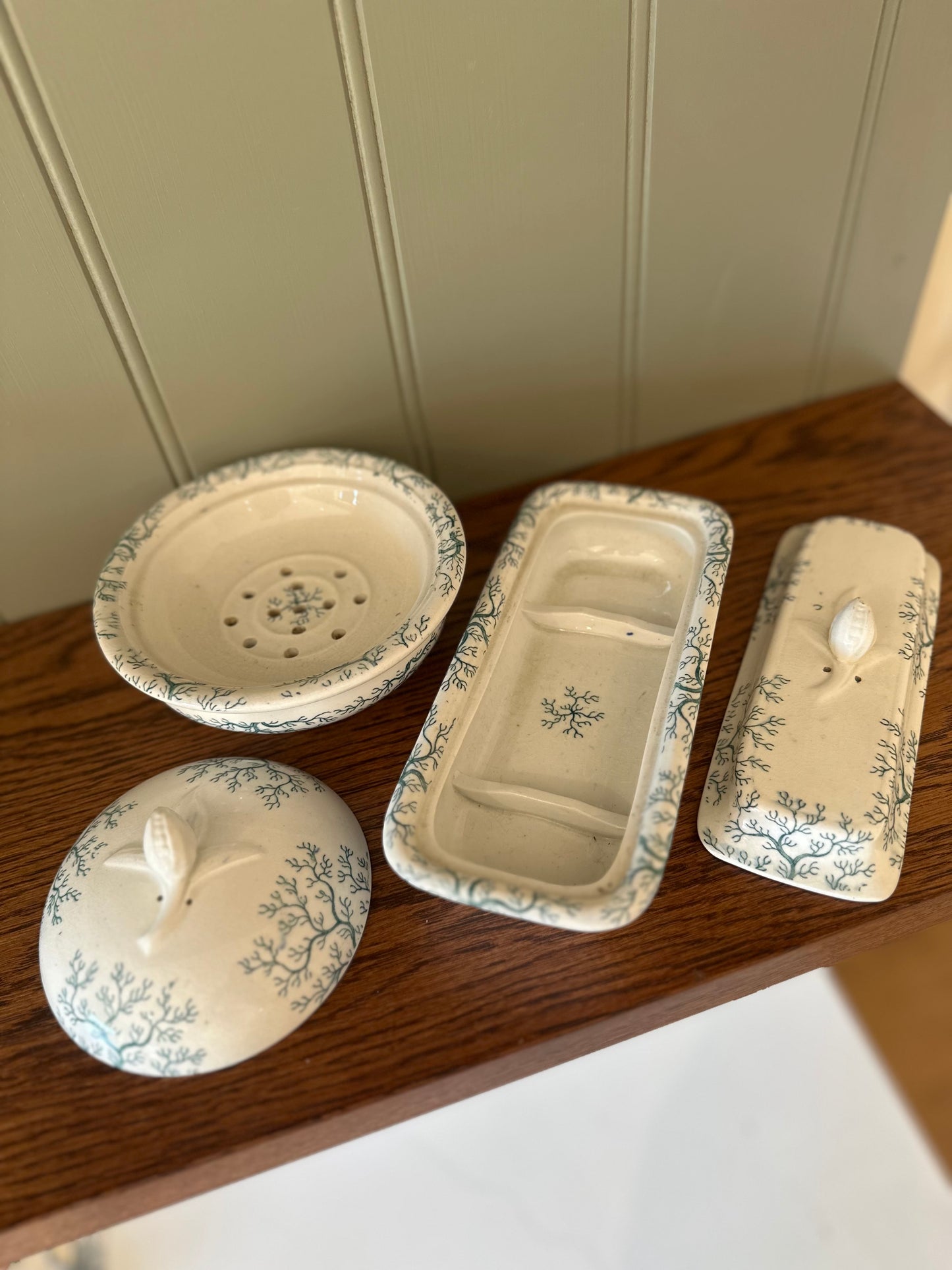 Vintage porcelain bathroom soap toothbrush container drainers