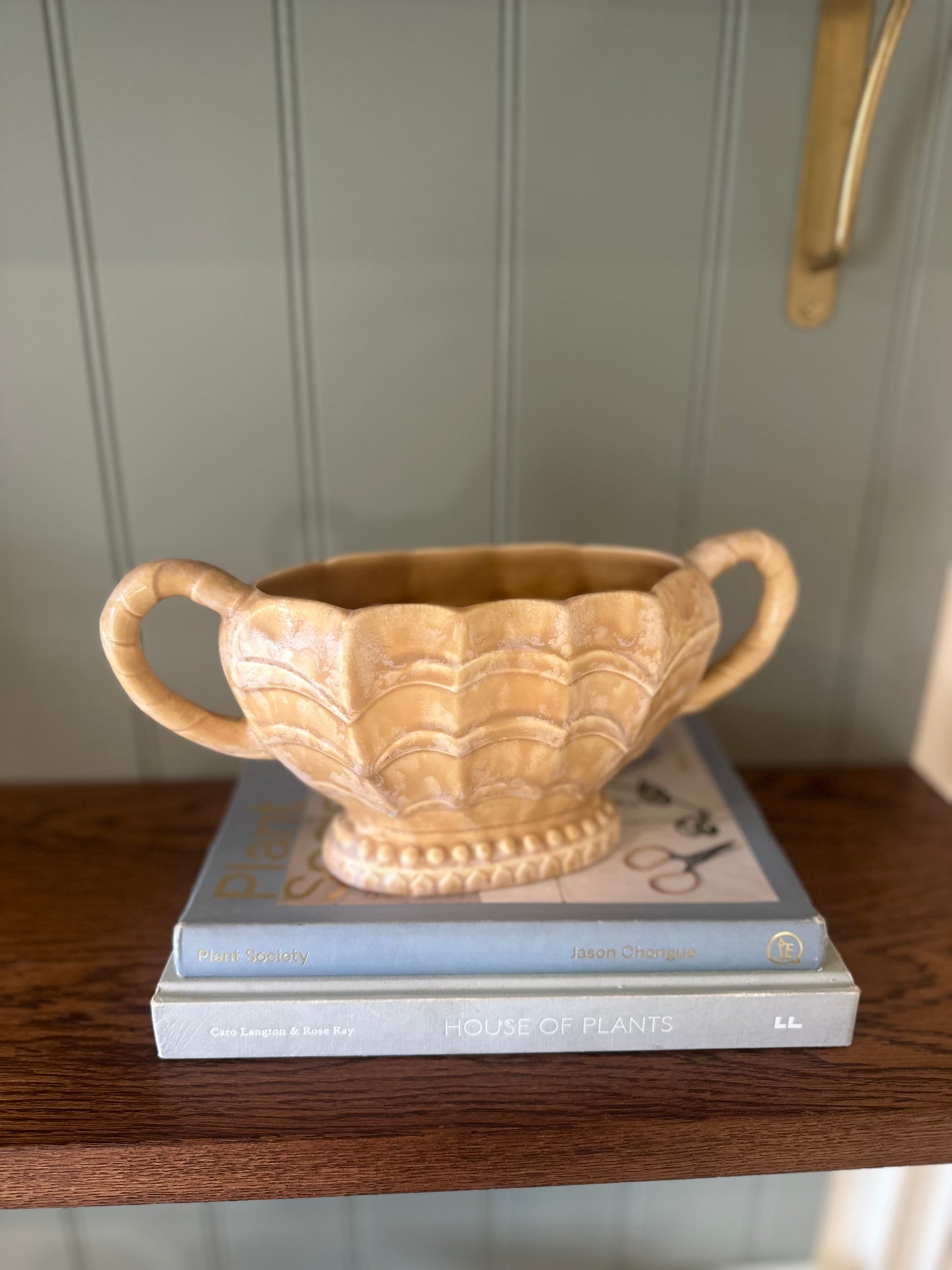 Price Bros mantle planter neutral bobbin scallop