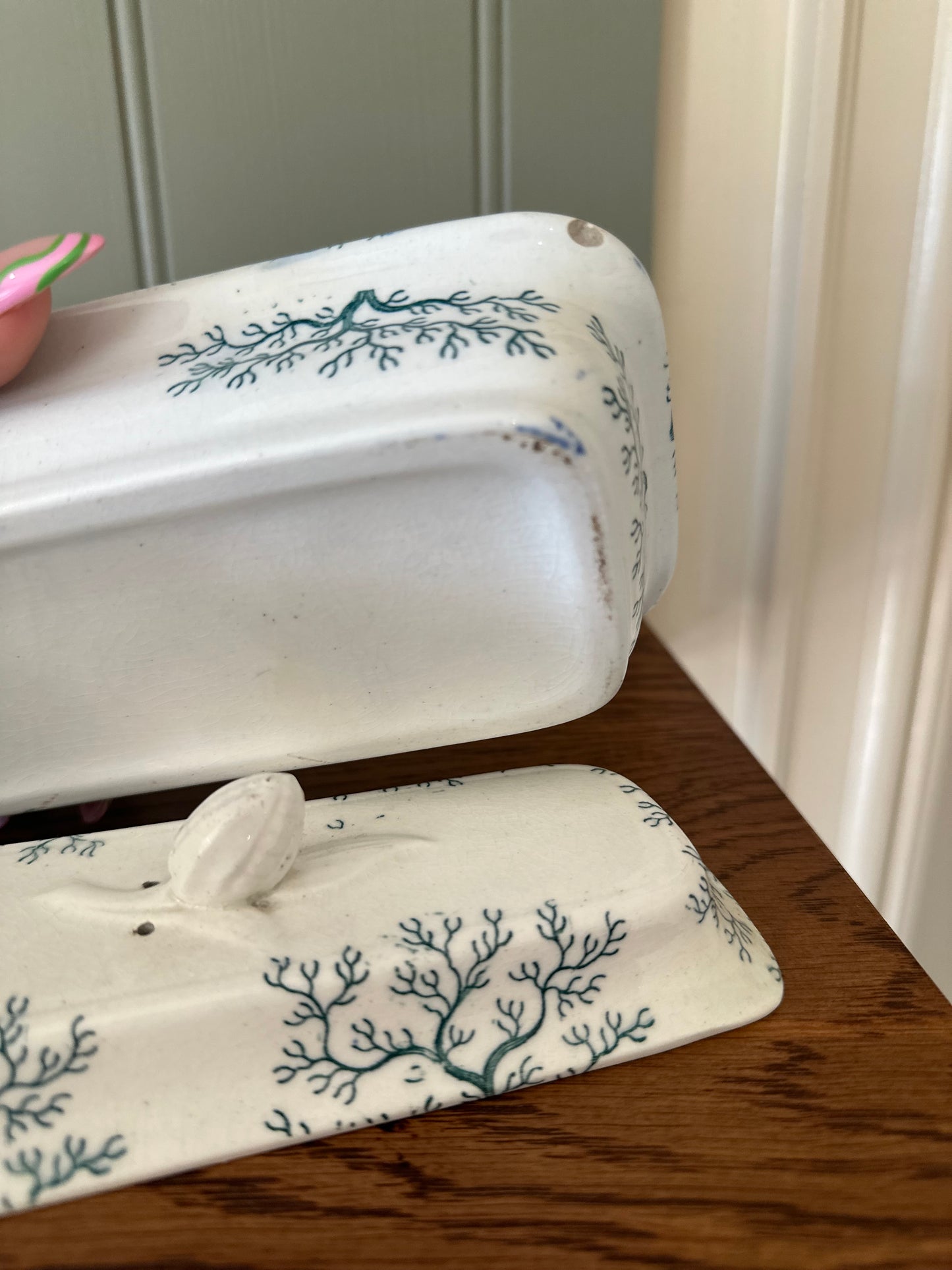 Vintage porcelain bathroom soap toothbrush container drainers