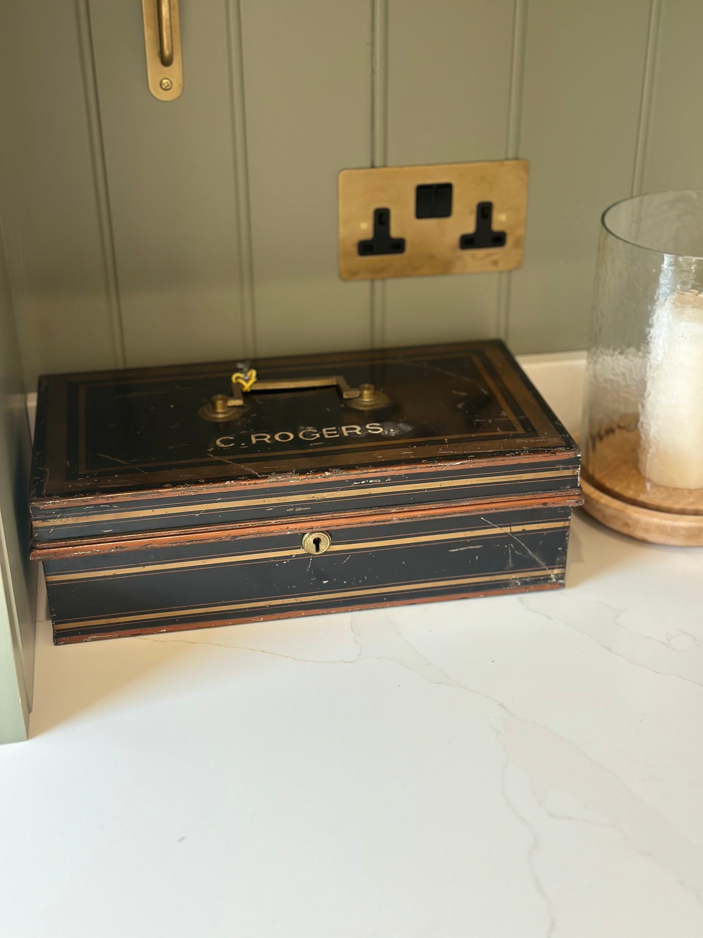 Vintage cash box with key