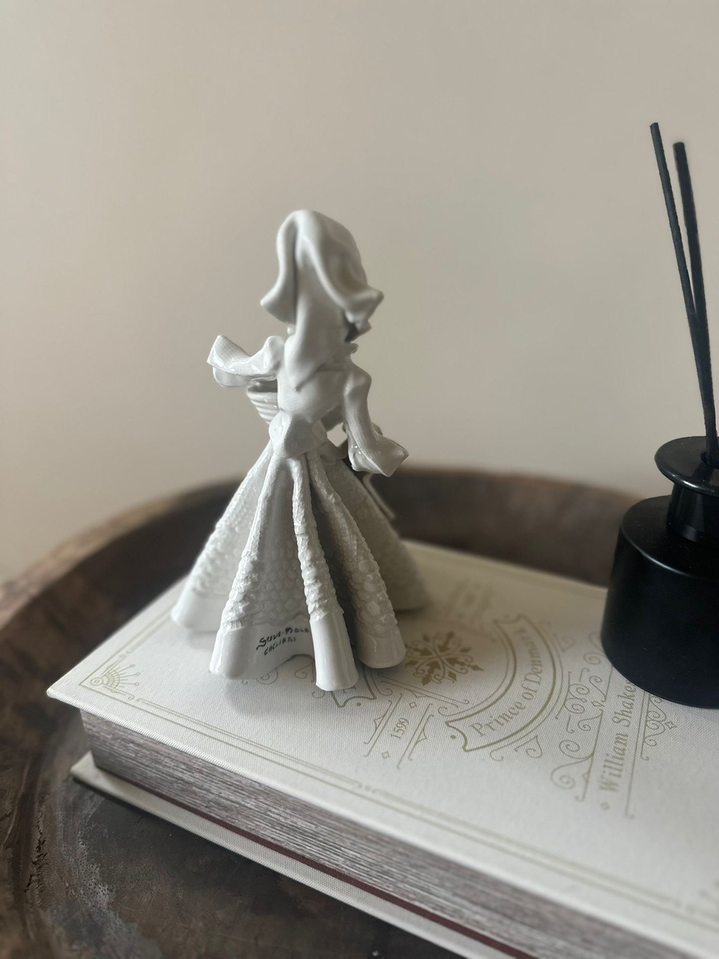 Vintage Sicilian lady hand pottered signed