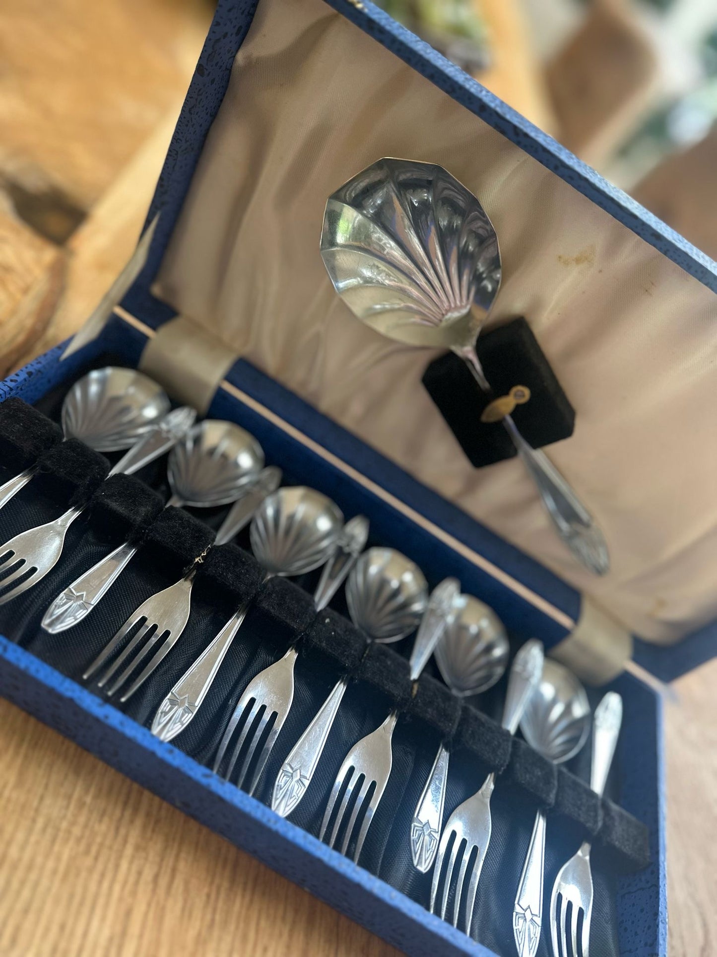 shell cake π° spoons & forks & serving -6 person