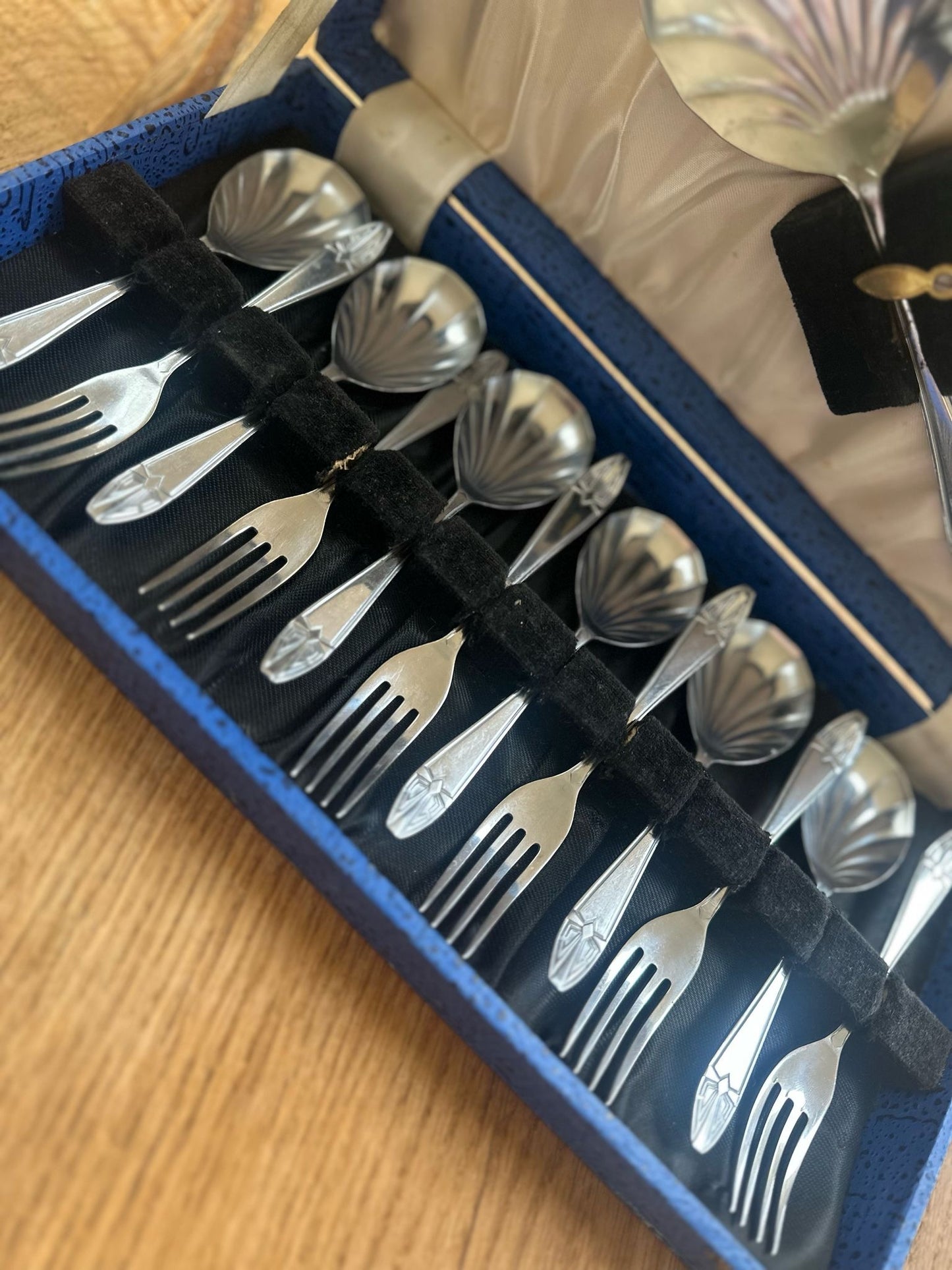 shell cake 🍰 spoons & forks & serving -6 person