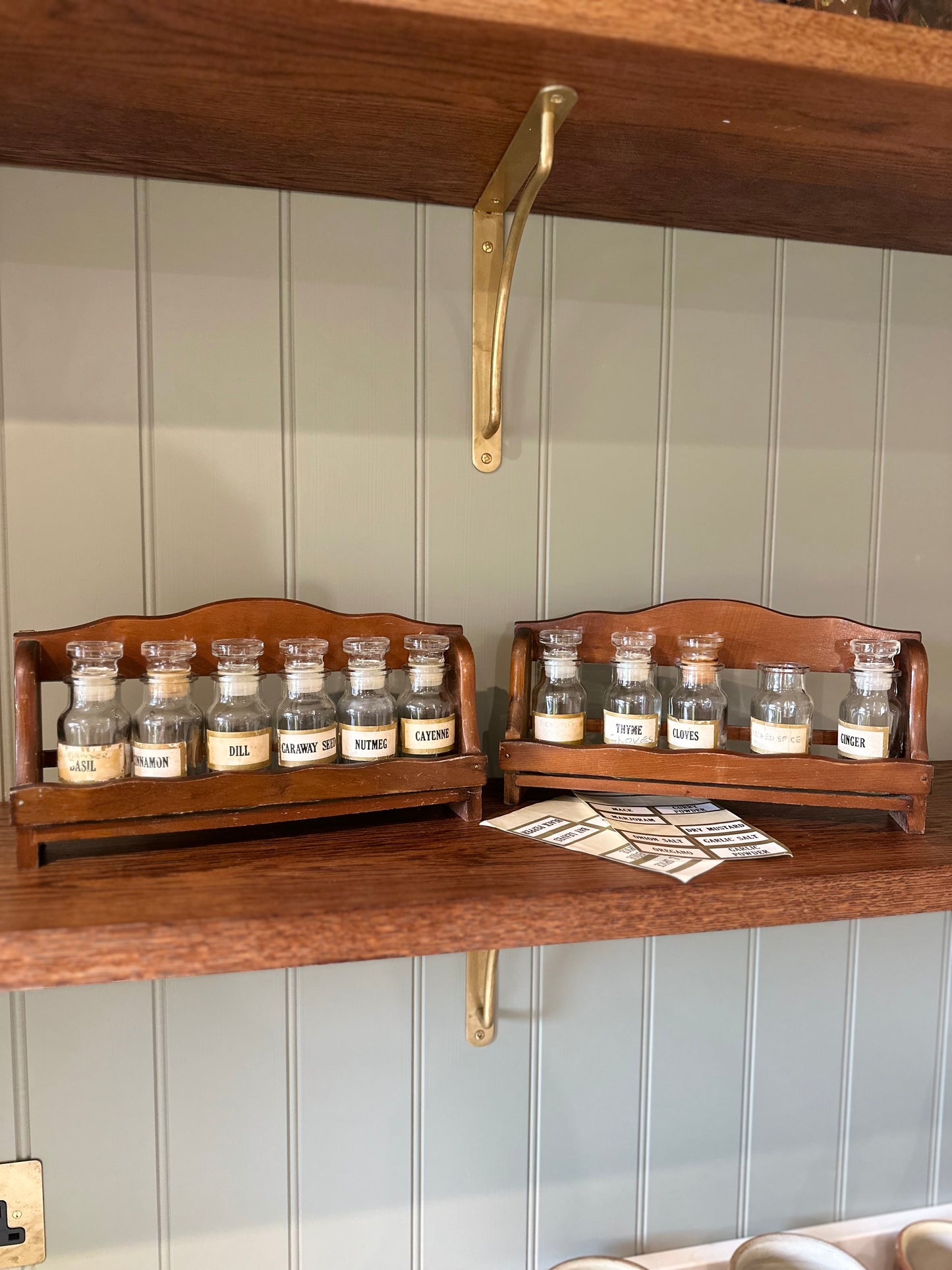 Vintage apocathery style spice rack set