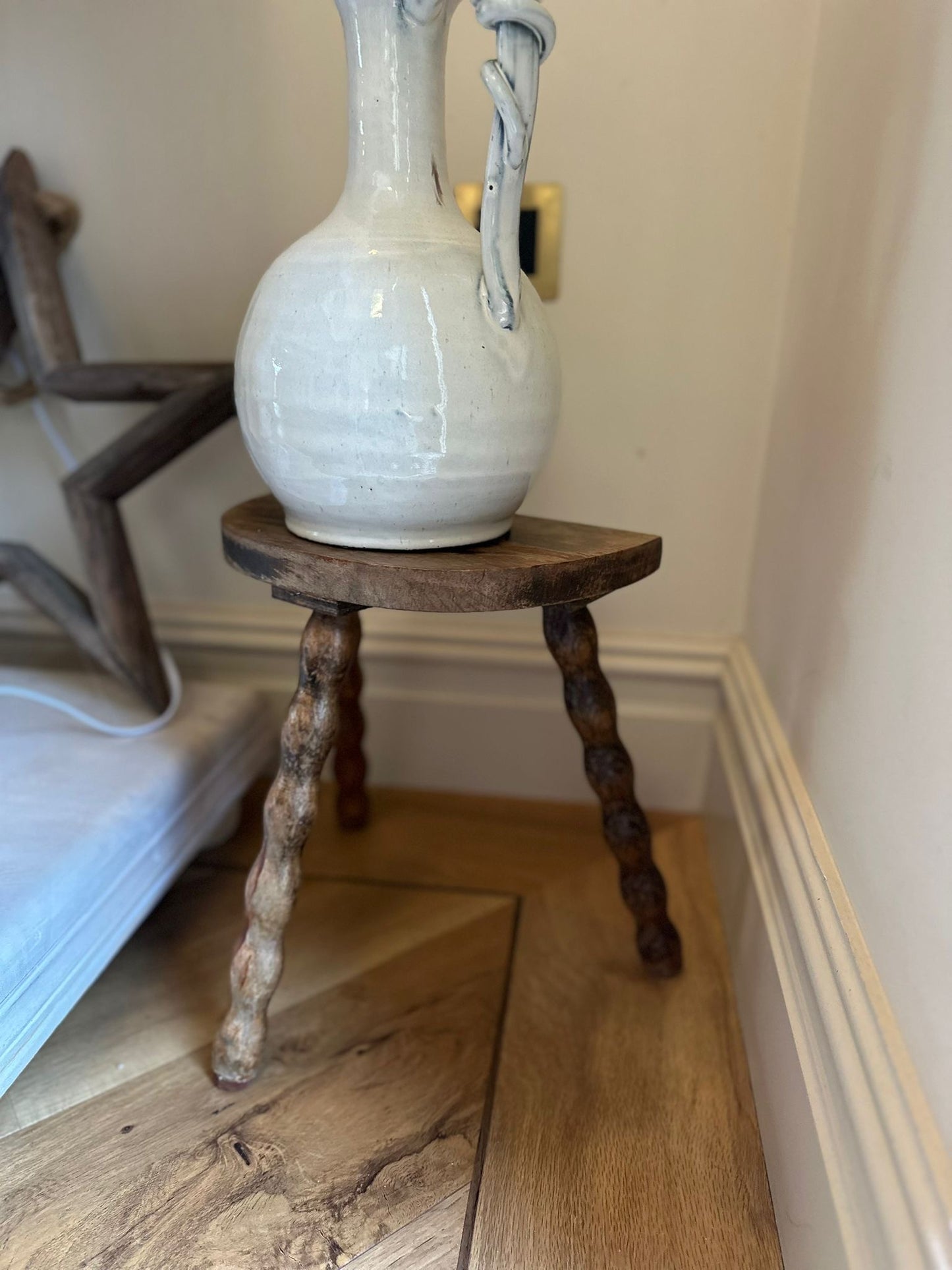 Bobbin milking stool