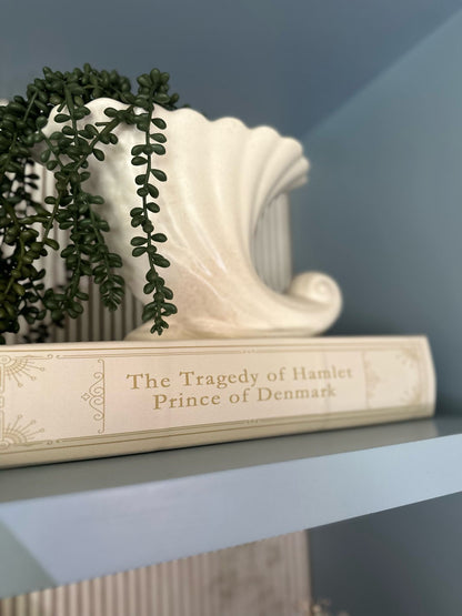 mantel scallop vase vintage