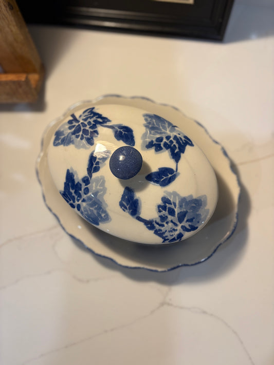 Blue and white scallop edge butter dish