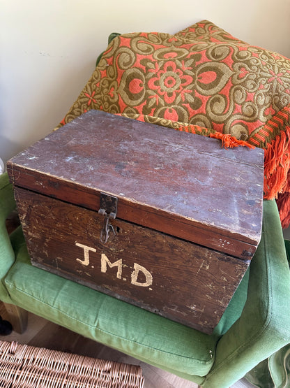 Vintage storage trunk blanket box