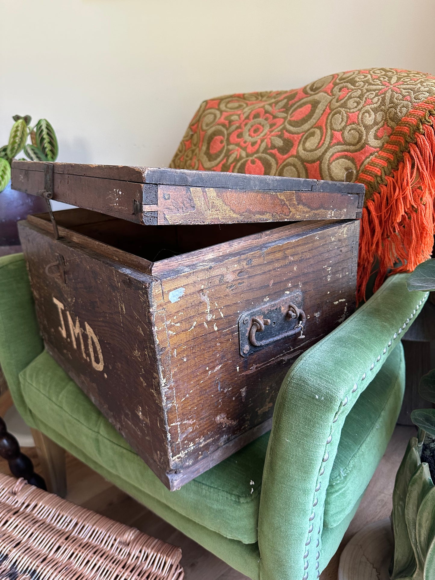 Vintage storage trunk blanket box