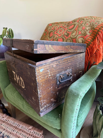 Vintage storage trunk blanket box
