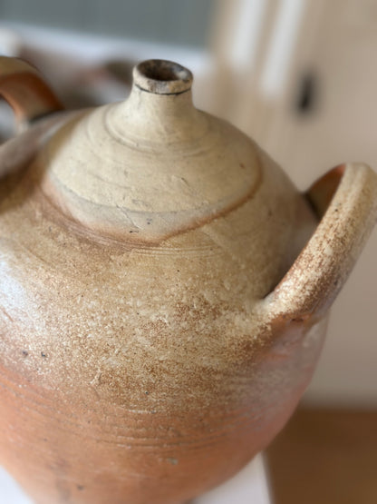 Large French oil pot