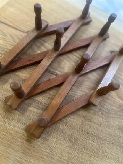 Vintage expanding foldable wall hanging peg rail